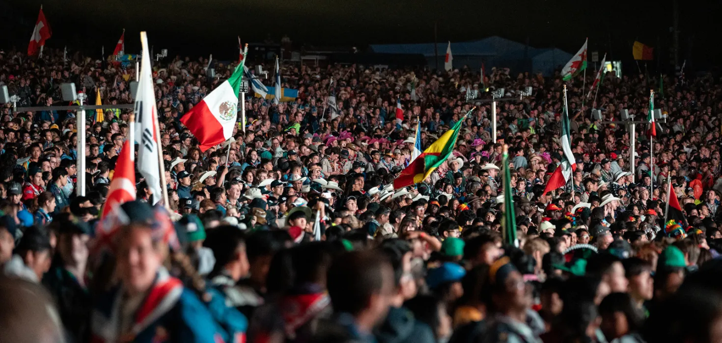 World Scout Jamboree 2019, North America, big crowd with flags