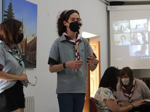Enci presents in front of other Scouts.