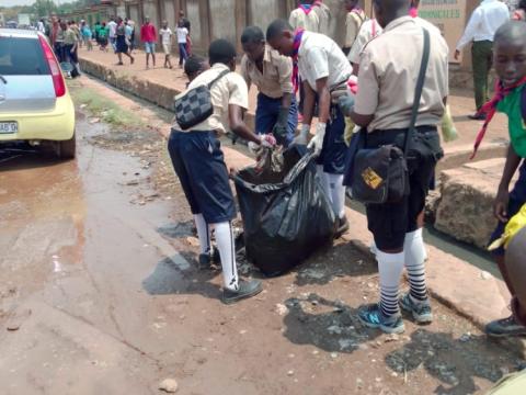 Scouts commemorating Earth Hour in Africa