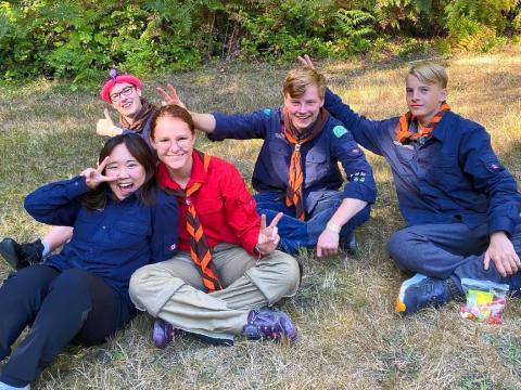 Scouts canadiens qui posent pour une photo