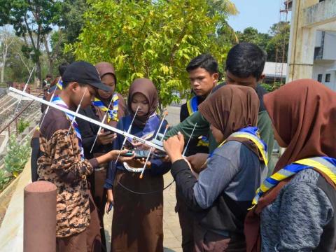 Indonesian Scouts assemble an amateur radio station during JOTA-JOTI 2023