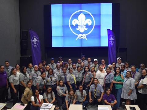 Scouts de Panama y voluntarios en la junta de crecimiento
