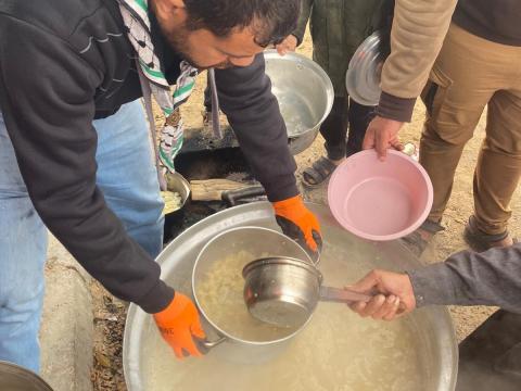 Scouts distribute food for Palestinians
