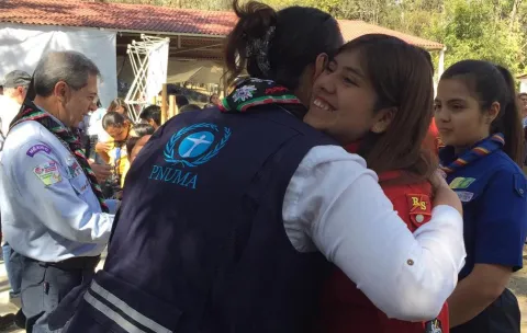 Scout hugs UNEP representative