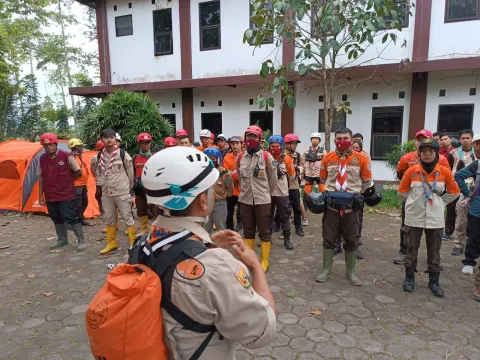scouts assembly for helping