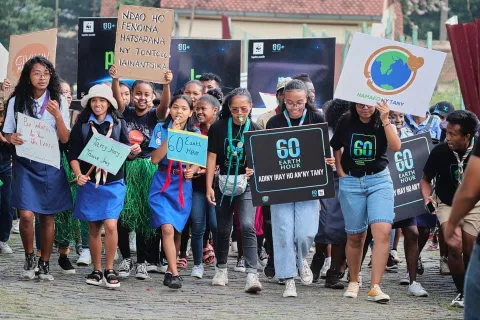 Des Scouts commémorent l'Heure pour la planète en Afrique