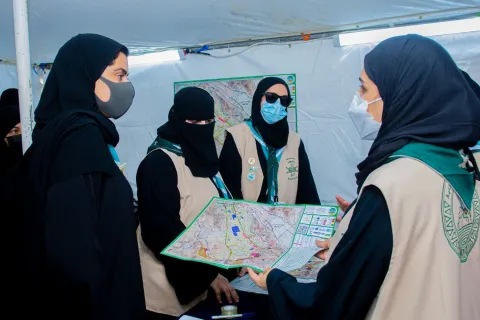 Princess Sama joins Scouts in Saudi Arabia as they volunteer during the Haj