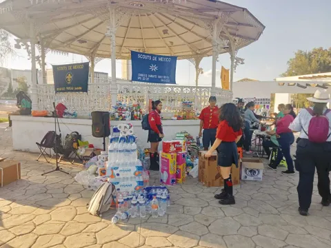 Mexican scouts gathering food, water, medical supplies