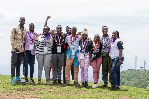 Des Scouts profitent d'une randonnée pendant le tout premier Moot Africain, organisé au Kenya.