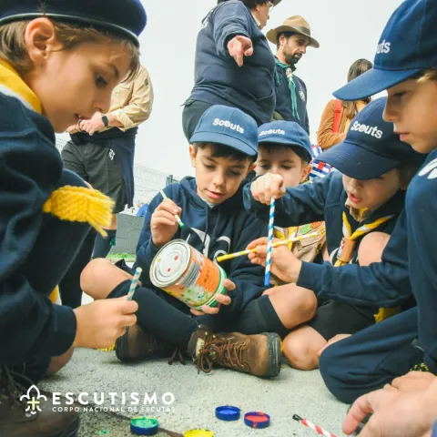 Children painting a can.