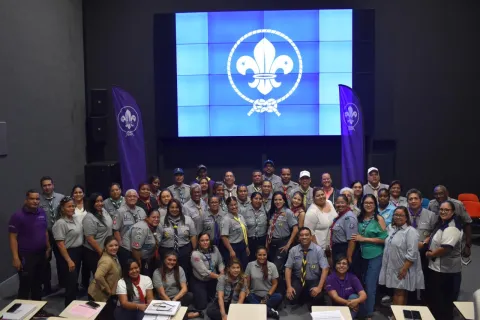 Scouts de Panama y voluntarios en la junta de crecimiento