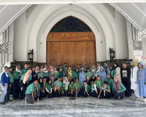 Scouts of different religions united