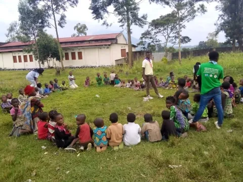 Scouts bring hope to children after volcanic eruption in DRC