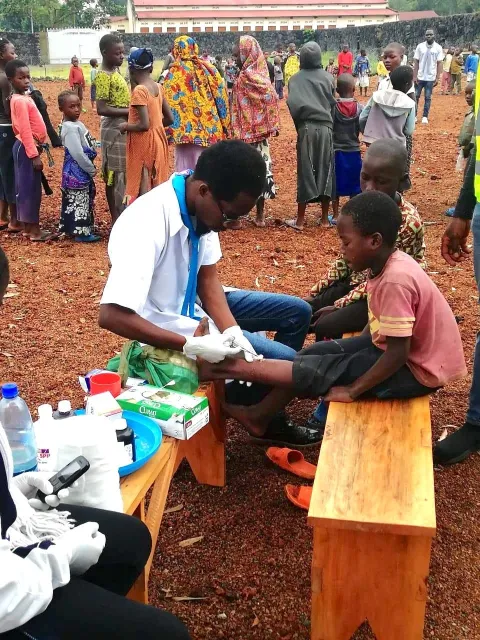 Scouts bring hope to children after volcanic eruption in DRC