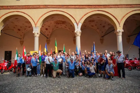 The members of the expedition before the departure.
