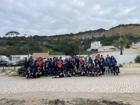 Group picture of the participants of the beach clean up.