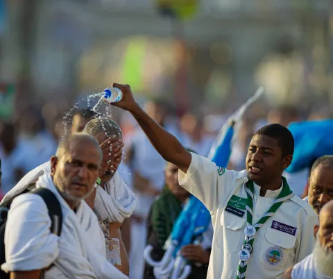 Saudi scouts support pilgrimer 