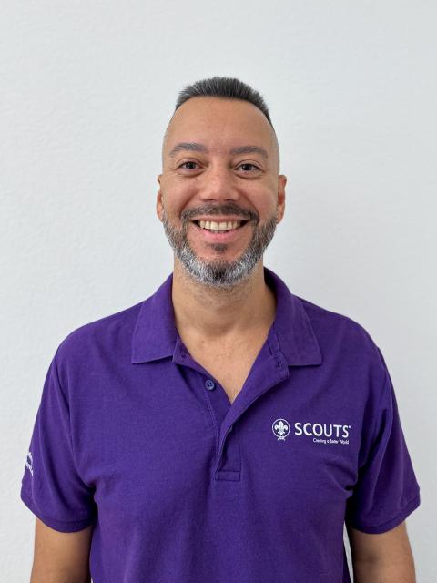 Profile picture in purple of André Jeanrenaud.