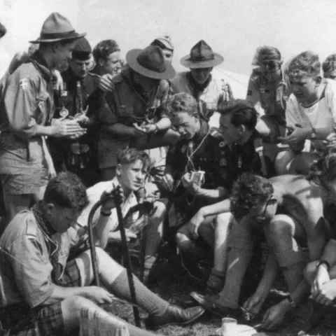 بحلول عام 1920، كانت الحركة كبيرة بما يكفي لعقد أول مخيم لها.
