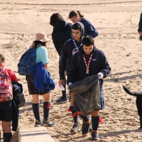 Portuguese Scouts during one of the clean up actions for Mes do Mar.